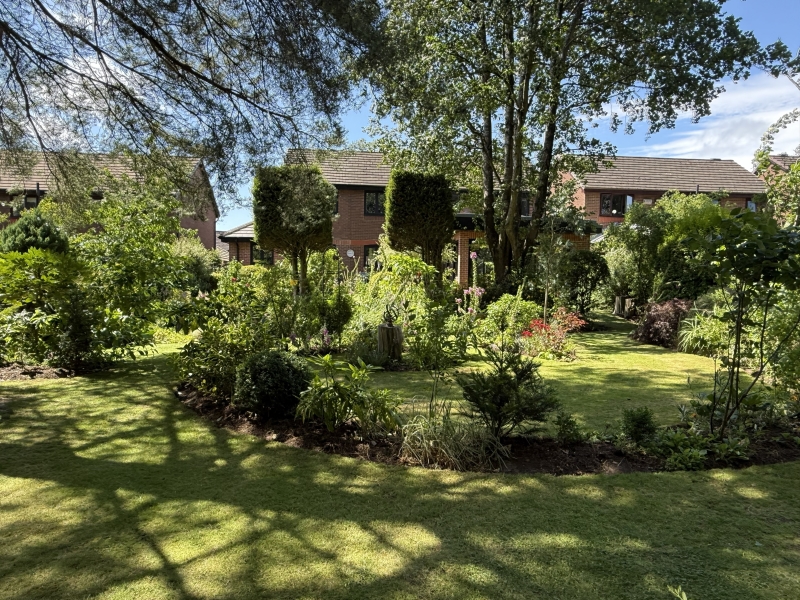 16 Whitefield Close